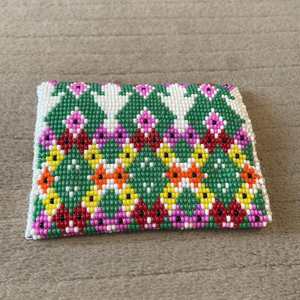 Hand beaded white leather coin/trinket wallet. Never used, beautiful artwork. - Picture 2 of 5